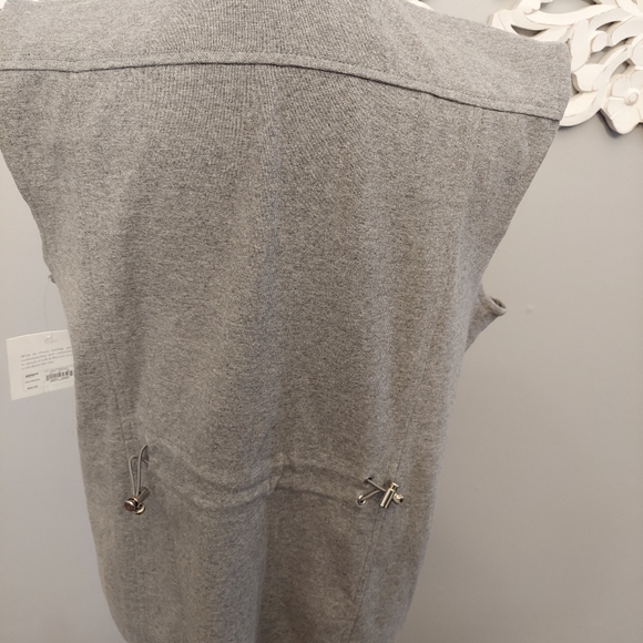 Croft & Barrow Dressy Zip Up Vest- Size Medium - Picture 2 of 3